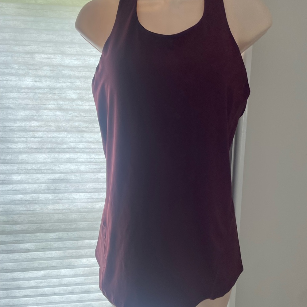 Fabletics burgandy Sleeveless Fitted Tank Top built in bra